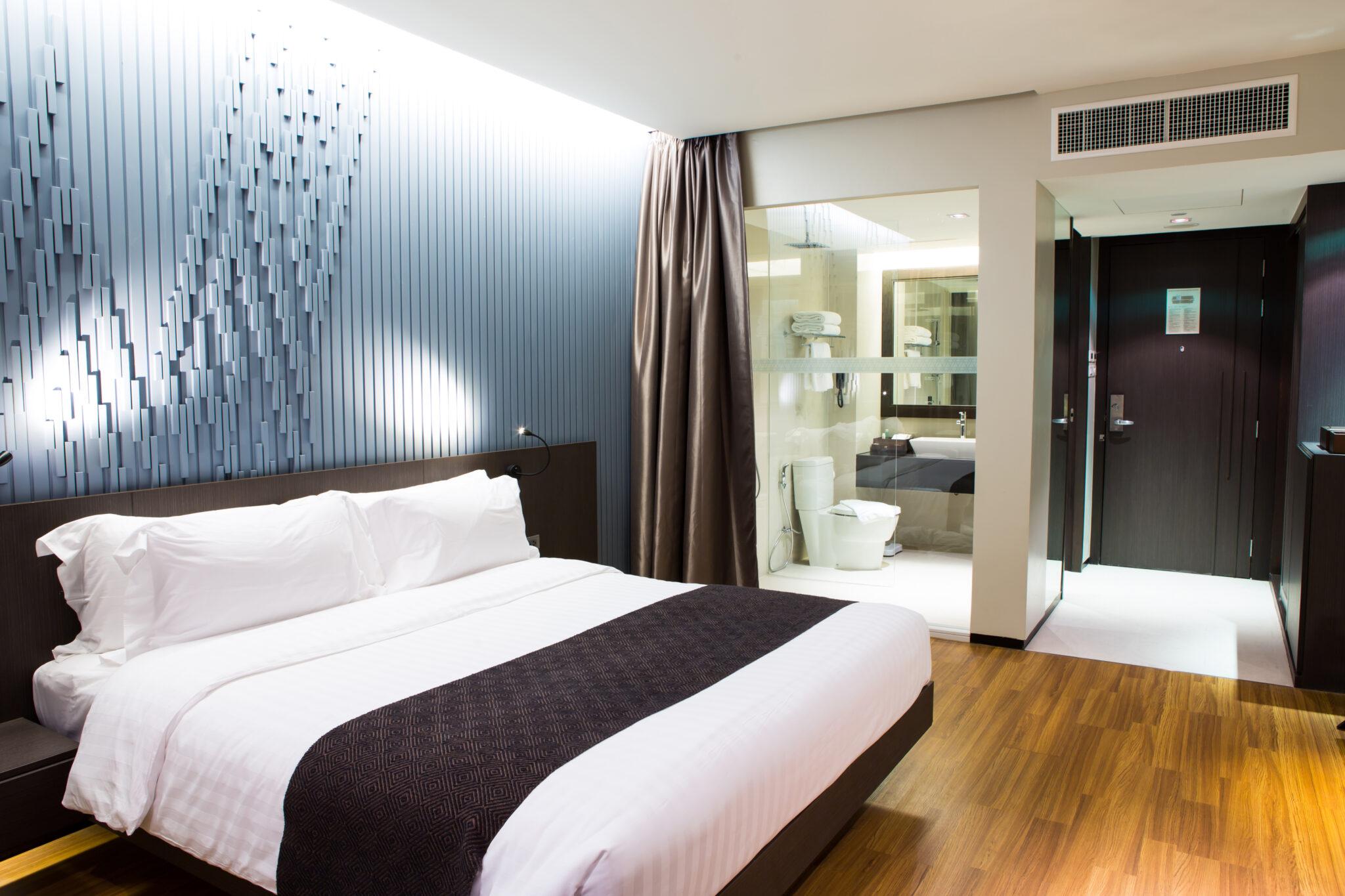 4 Reasons Why People Love Staying in a Hotel with a Large Suite rooms
